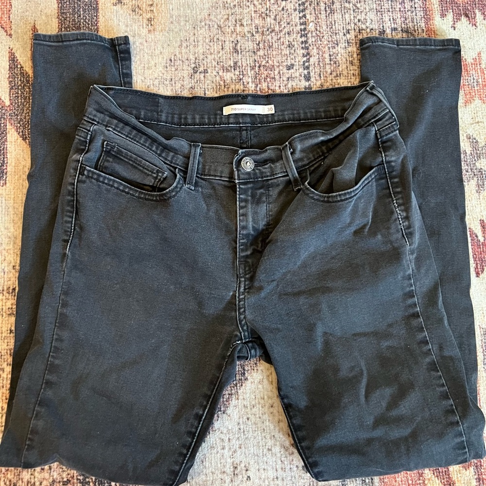 🔥Levi’s Black Denim 710 Super Skinny Jeans
